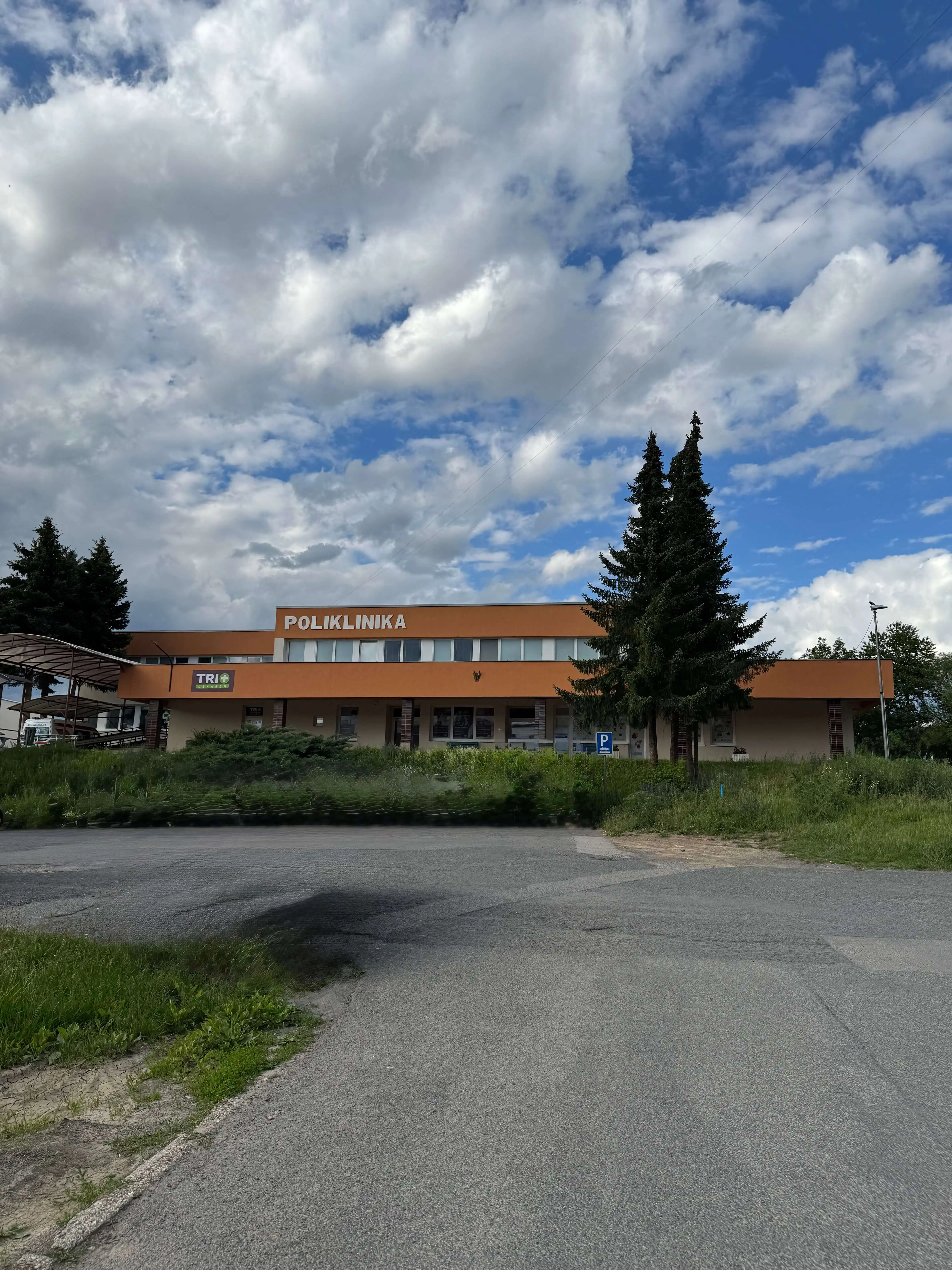 Budova polikliniky v Detve, kde sídli ambulancia KardioDT